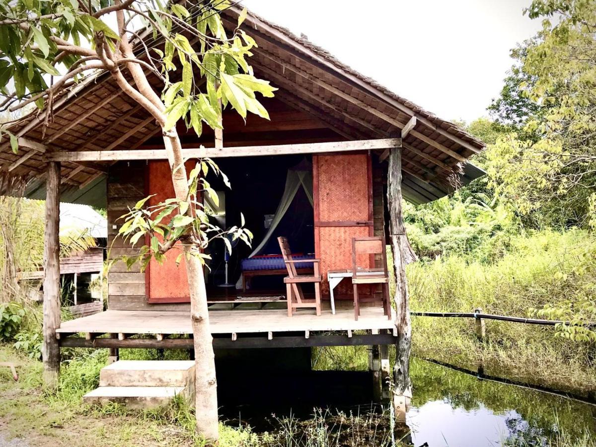 Frog Garden Hut Hotel Koh Phayam Exterior photo